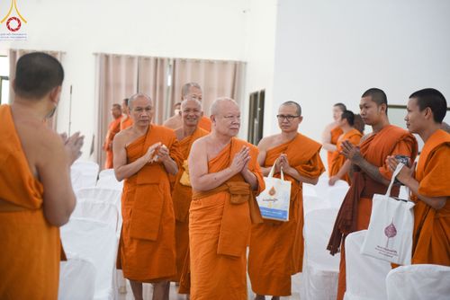 ภาพ No.103541:พิธีถวายจตุปัจจัย และภัตตาหารเป็นสังฆทาน , พิธีมอบอักษรสารตราตั้งฐานานุกรม และพัดยศ , การประชุมคณะสงฆ์ประจำจังหวัดสระบุรี  ณ ศูนย์ปฏิบัติธรรมจังหวัดสระบุรี อ.พระพุทธบาท จ.สระบุรี   วันอังคารที่ 19 ธันวาคม  พ.ศ. 2566