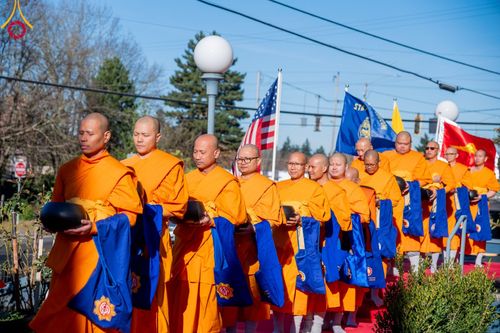 ภาพ No.100899:พิธีทอดกฐินบรมจักรพรรดิสร้างทุกสิ่ง ณ วัดพระธรรมกายออเรกอน ประเทศสหรัฐอเมริกา  วันอาทิตย์ ที่ 26 พฤศจิกายน พ.ศ. 2566