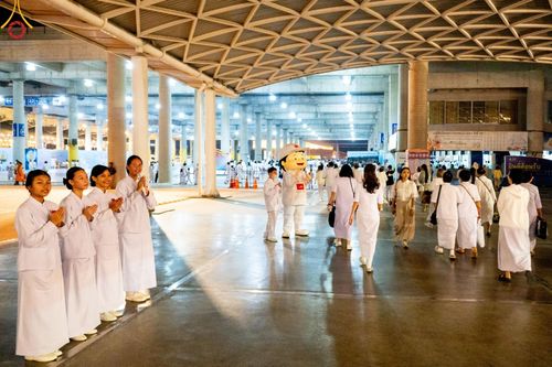 ภาพ No.187694:พิธีตักบาตรฉลองพระใหม่ ต้อนรับพุทธศักราช 2568 ณ ลานธรรมพระมหาธรรมกายเจดีย์ วัดพระธรรมกาย จ.ปทุมธานี วันที่ 1 มกราคม พ.ศ. 2568