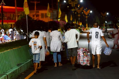 ภาพ No.235104:วันอาทิตย์ที่ 27 กรกฎาคม พ.ศ. 2568 พิธีตักบาตรพระ1,000 รูป ทำบุญเมืองพัทลุง ประธานสงฆ์ พระปริยัติวชิโรดม  เจ้าคณะจังหวัดพัทลุง ประธานฆราวาส นายรัฐศาสตร์ ชิดชู  ผู้ว่าราชการจังหวัดพัทลุง