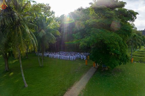 ภาพ No.102716:พิธีตัดปอยผม และปลงผมธรรมทายาท ชาวอินโดนีเซียกว่า 1,000 คน ณ มหาเจดีย์บุโรพุทโธ ประเทศอินโดนีเซีย อบรมระหว่างวันที่ 16-28 ธันวาคม พ.ศ. 2566