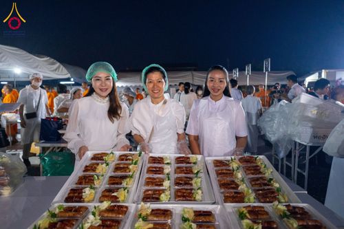 ภาพ No.192491:พิธีถวายภัตตาหารเป็นสังฆทาน แด่พระธรรมยาตรา ณ อนุสรณ์สถานคลองบางนางแท่น อ.สามพราน จ.นครปฐม ในโครงการธรรมยาตรา กตัญญูบูชา มหาปูชนียาจารย์ พระมงคลเทพมุนี(สด จนฺทสโร) พระผู้ปราบมาร อนุสรณ์สถาน 7 แห่ง ปีที่ 13 วันที่ 10 มกราคม พ.ศ. 2568