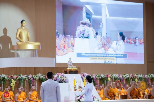 ภาพ No.145976:พิธีเจริญพระพุทธมนต์ ปฏิบัติธรรมเจริญสมาธิภาวนา เพื่อถวายเป็นพระราชกุศล แด่พระบาทสมเด็จพระเจ้าอยู่หัว เนื่องในโอกาสพระราชพิธีมหามงคล เฉลิมพระชนมพรรษา 6 รอบ 28 กรกฎาคม 2567 วันอาทิตย์ที่ 28 กรกฎาคม พ.ศ. 2567  ณ ห้องแก้วสารพัดนึก 2 สภาธรรมกายสากล