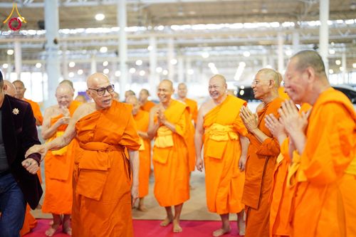 ภาพ No.185203:พิธีถวายมหาสังฆทาน 1,000 วัด ในวาระอายุวัฒนมงคล 84 ปี หลวงพ่อทัตตชีโว วันอาทิตย์ที่ 22 ธันวาคม พ.ศ. 2567 ณ สภาธรรมกายสากล วัดพระธรรมกาย