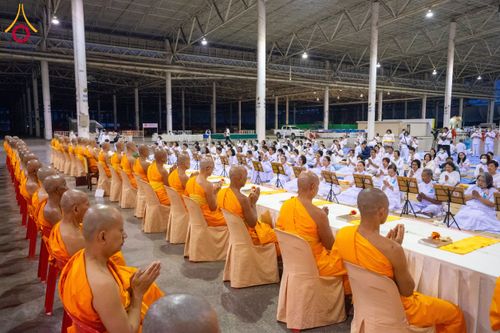 ภาพ No.202635:พิธีถวายภัตตาหารเป็นสังฆทาน แด่พระธรรมยาตรา ณ วัดพระธรรมกาย ตำบลคลองสาม อำเภอคลองหลวง จังหวัดปทุมธานี ในโครงการธรรมยาตรา กตัญญูบูชา มหาปูชนียาจารย์ พระมงคลเทพมุนี(สด จนฺทสโร) พระผู้ปราบมาร อนุสรณ์สถาน 7 แห่ง ปีที่ 13 วันที่ 28 มกราคม พ.ศ. 2568