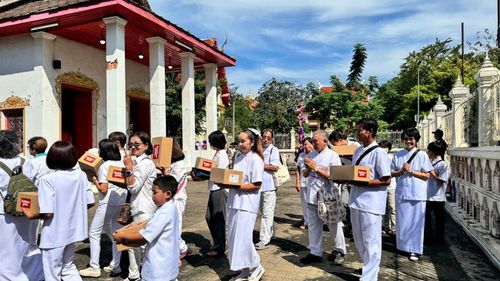 ภาพ No.172233:พิธีทอดกฐิน ณ วัดรวกสุทธาราม แขวงบางขุนศรี เขตบางกอกน้อย กรุงเทพฯ ในโครงการกฐินสามัคคีทั่วไทย 30,000 วัด บูชาธรรม 80 ปี หลวงพ่อธัมมชโย โดยคณะศิษยานุศิษย์วัดพระธรรมกาย วันที่ 26 ตุลาคม พ.ศ. 2567