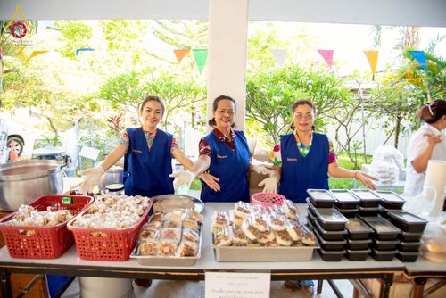 ภาพ No.218002:วันอาทิตย์ที่ 13 เมษายน พ.ศ. 2568 พิธีตักบาตรฉลองสามเณรใหม่ 75 รูป เนื่องในวันสงกรานต์ (โครงการบรรพชาสามเณรฟื้นฟูพระพุทธศาสนาทั่วไทย ประจำปีพุทธศักราช 2568) ณ ศูนย์ปฏิบัติธรรมระยอง(บ้านช่องลม) ตำบลบางบุตร อำเภอบ้านค่าย จังหวัดระยอง