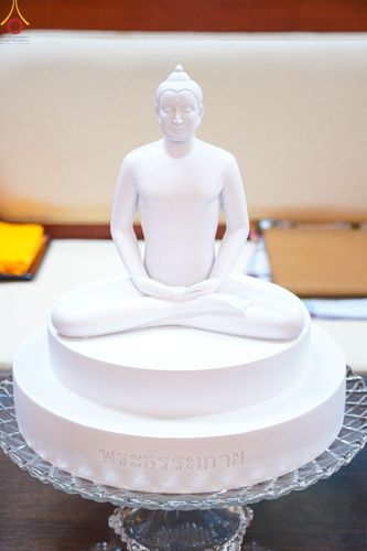 ภาพ No.84531:หลวงพ่อทัตตชีโว ได้เมตตาเป็นประธานสงฆ์ในพิธีถวายพระบรมสารีริกธาตุ องค์พระธรรมกาย รัตนชาติและปัจจัยร่วมบุญสถาปนาเจดีย์  แด่พระสมุห์สุทธิศักดิ์ ฐิตสุทธิ เจ้าอาวาสวัดเก่าเขาน้อย 