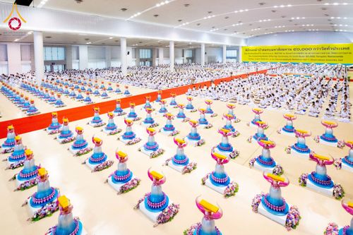 ภาพ No.215659:วันอาทิตย์ต้นเดือนที่ 6 เมษายน พ.ศ. 2568 พิธีทอดผ้าป่าสมทบ เพื่องานถวายมหาสังฆทาน 40,000 กว่าวัดทั่วประเทศ ณ สภาธรรมกายสากล วัดพระธรรมกาย