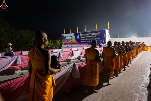 ภาพ No.110195:พิธีตักบาตรพระธรรมยาตราฯ ในโครงการธรรมยาตรากตัญญูบูชา มหาปูชนียาจารย์ พระมงคลเทพมุนี(สด จนฺทสโร) พระผู้ปราบมาร ปีที่ 12 ณ อนุสรณ์สถานลำดับที่ 2 สถานที่ตั้งมโนปณิธานบวชตลอดชีวิต อนุสรณ์สถานบางนางแท่น จ.นครปฐม วันที่ 11 มกราคม พ.ศ. 2567