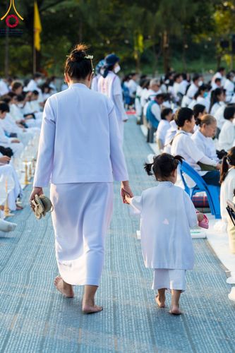 ภาพ No.109525:พิธีจุดประทีปถวายเป็นพุทธบูชา และบูชาธรรมมหาปูชนียาจารย์ วันที่ 10 มกราคม พ.ศ. 2567 ณ อนุสรณ์สถานคลองบางนางแท่น อ.สามพราน จ.นครปฐม