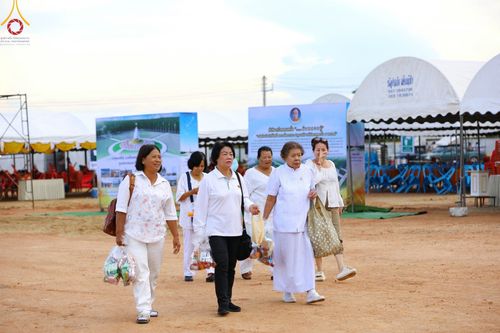 ภาพ No.91350:พิธีทอดผ้าป่ายกยอดดอกบัวสิริปทุมทิพย์  ประดิษฐาน ณ ปทุมเจดีย์  (เจดีย์พระพุทธเจ้า ๕ พระองค์) ณ ศูนย์อบรมเยาวชนจังหวัดปัตตานี 22 ตุลาคม พ.ศ.2566