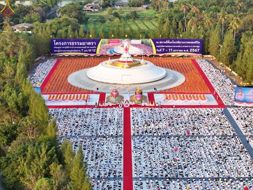 ภาพ No.109765:พิธีจุดประทีปถวายเป็นพุทธบูชา และบูชาธรรมมหาปูชนียาจารย์ วันที่ 10 มกราคม พ.ศ. 2567 ณ อนุสรณ์สถานคลองบางนางแท่น อ.สามพราน จ.นครปฐม