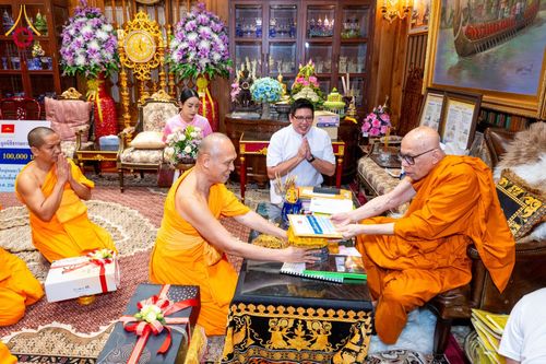 ภาพ No.159294:วันศุกร์ที่ 25 กันยายน พ.ศ. 2567 วัดพระธรรมกาย มูลนิธิธรรมกาย และคณะศิษยานุศิษย์ฯ ร่วมสมทบกัปปิยภัณฑ์ จำนวน 200,000 บาท สนับสนุนสำนักงานเจ้าคณะใหญ่หนตะวันออก ฝ่ายสาธารณสงเคราะห์ของมหาเถรสมาคม เพื่อช่วยเหลือผู้ประสบอุทกภัย