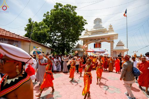 ภาพ No.142471:พิธีถวายมหาสังฆทานพระนานาชาติ 100 รูป ณ วัดนาคทีปะ ราชมหาวิหาร  เกาะนาคทีปะ คาบสมุทร จัฟฟ์น่า จังหวัดเหนือ ประเทศศรีลังกา  วันเสาร์ที่ 22 มิถุนายน พ.ศ. 2567