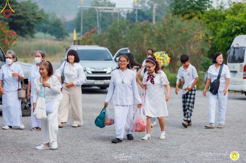 ภาพ No.215904:วันพฤหัสบดีที่ 3 เมษายน พ.ศ. 2568 พิธีบรรพชาสามเณร ภาคฤดูร้อน รุ่นที่ 15  บูชาธรรมหลวงพ่อธัมมชโย 81 ปี 81 รูป ณ ศูนย์ปฏิบัติธรรมสวนผึ้ง จ.ราชบุรี