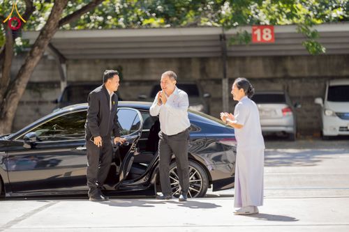 ภาพ No.271876:วันที่ 22 พฤศจิกายน พ.ศ. 2568 ผู้ว่าฯ ปทุมธานี ลงพื้นที่เยี่ยม “อำเภอคลองหลวง” พร้อมชมการเตรียมความพร้อมเทศกาลสวนดอกไม้ปทุมธานี “ทุ่งสวรรค์ ตะวันฉาย” ณ วัดพระธรรมกาย