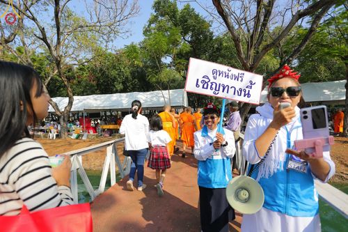 ภาพ No.194096:วัดพระธรรมกาย จัดงานวันเด็กแห่งชาติ ประจำปี พ.ศ.2568 ออกร้านอาหาร 200 ร้าน มอบของขวัญหลายหมื่นชิ้น วันที่ 12 มกราคม พ.ศ. 2568 วัดพระธรรมกาย อ.คลองหลวง จ.ปทุมธานี