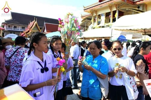 ภาพ No.176747:พิธีทอดกฐิน ณ วัดบุญรอดธรรมาราม กรุงเทพฯ ในโครงการกฐินสามัคคีทั่วไทย 30,000 วัด บูชาธรรม 80 ปี หลวงพ่อธัมมชโย โดยคณะศิษยานุศิษย์วัดพระธรรมกาย วันที่ 3 พฤศจิกายน พ.ศ.2567 กฐินสัมฤทธิ์เด็กดี V-Star โรงเรียนธนสิทธิ์อนุสรณ์ จ.สมุทรปราการ