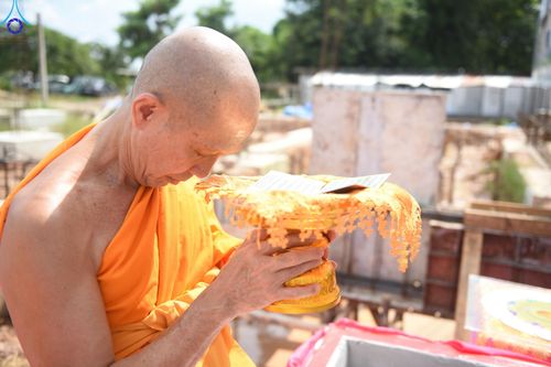 ภาพ No.90903:พิธีวางแผ่นพื้นคอนกรีต บรรจุดวงแก้ว และปฐมรัตนปฐวี ในบ่อมงคลมหาสมบัติ เพื่อสถาปนาอาคาร 80 ปี หลวงพ่อธัมมชโย วันอาทิตย์ที่ 15 ตุลาคม พ.ศ. 2566 ณ ศูนย์ปฎิบัติธรรมวิหารแดง จ.สระบุรี
