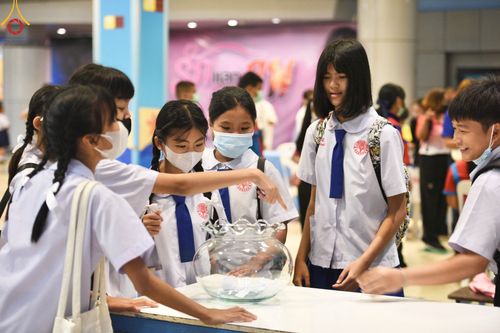 ภาพ No.102282:วันรวมพลังเด็กดี ผู้นำฟื้นฟูศีลธรรมโลก จังหวัดสระบุรี ณ ห้างทวีกิจคอมเพล็กซ์  อ.เมือง จ.สระบุรี วันพุธที่ 13 ธันวาคม พ.ศ. 2566