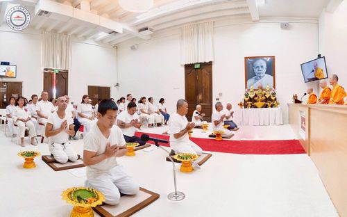 ภาพ No.252188:วันที่ 4-5 ตุลาคม พ.ศ. 2568  วัดพระธรรมกายแคลิฟอร์เนีย ประเทศสหรัฐอเมริกา ได้จัดพิธีตัดปอยผม โดยคณะสงฆ์ ญาติ ๆ และสาธุชน ให้กับนาคธรรมทายาท 8 ท่าน และได้จัดพิธีบรรพชา-อุปสมบท ฉลองพิธีทอดกฐินบรมจักรพรรดิ สร้างอุโบสถ 82 ปี บูชาธรรมหลวงพ่อธัมมชโย