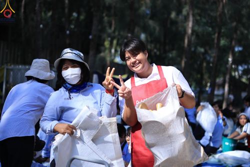 ภาพ No.106911:V.3 ตั้งใจ การเตรียมงาน เก็บงาน การรับบุญของเจ้าหน้าที่หน่วยงานต่างๆ เพื่อโครงการธรรมยาตรา กตัญญูบูชามหาปูชนียาจารย์ พระมงคลเทพมุนี (สด จนฺทสโร) พระผู้ปราบมาร อนุสรณ์สถาน 7 แห่ง ปีที่ 12 ระหว่างวันที่ 2 - 31 มกราคม พ.ศ. 2567