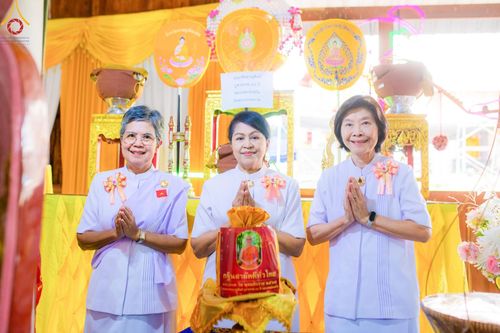 ภาพ No.176458:พิธีทอดกฐิน ณ วัดแก้วกระจ่าง ต.สีบัวทอง อ.แสวงหา จ.อ่างทอง ในโครงการกฐินสามัคคีทั่วไทย 30,000 วัด บูชาธรรม 80 ปี หลวงพ่อธัมมชโย โดยคณะศิษยานุศิษย์วัดพระธรรมกาย วันที่ 27 ตุลาคม พ.ศ. 2567