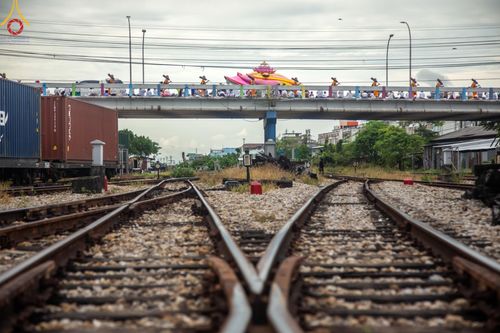 ภาพ No.128436:พิธีอัญเชิญพระบรมสารีริกธาตุ " ใจกลางเมืองนครหาดใหญ่ " เพื่อประดิษฐาน ณ มหารัตนเจดีย์สิริปทุมสวรรค์ (เจดีย์อริยพุทธะ 5 พระองค์) ศูนย์ปฏิบัติธรรมภาคใต้ อ.บางกล่ำ จ.สงขลา  วันที่ 9 มีนาคม พ.ศ. 2567 (ชุดที่ 2)