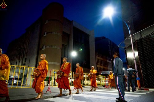 ภาพ No.237011:วันอาทิตย์ที่ 10 สิงหาคม พ.ศ. 2568 มหาสังฆทานครั้งยิ่งใหญ่ ตักบาตรพระ 10,000 รูป ถ.นิพัทธ์อุทิศ 3 ใจกลางนครหาดใหญ่ จ.สงขลา (ชุดที่ 2)