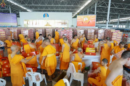 ภาพ No.322076:วันที่ 14 เมษายน พ.ศ.2569 การเตรียมกล่องไทยธรรม วันสุดท้าย เพื่องานถวายมหาสังฆทาน 40,000 กว่าวัดทั่วประเทศ วันคุ้มครองโลก 22 เมษายน พ.ศ.2569 วัดพระธรรมกาย