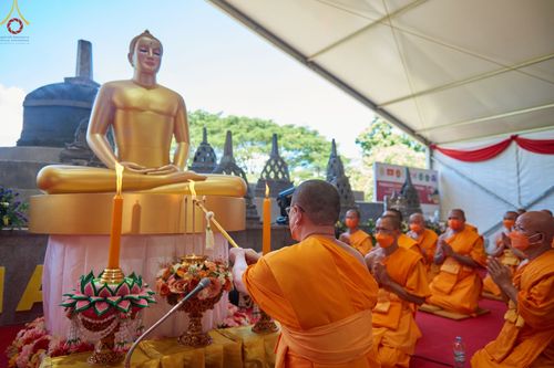 ภาพ No.67954:พิธีบรรพชาสามเณรธรรมทายาท ณ บรมพุทโธ ประเทศอินโดนีเซีย วันที่ 17 ธันวาคม พ.ศ. 2565