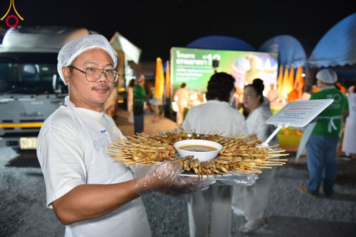 ภาพ No.109838:ถวายภัตตาหารเป็นสังฆทาน แด่คณะพระธรรมยาตราฯ ปีที่ 12 วันที่ 11 มกราคม พ.ศ. 2567 ณ อนุสรณ์สถานคลองบางนางแท่น  อ.สามพราน จ.นครปฐม