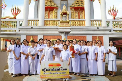 พิธีทอดกฐิน ณ วัดครุนอก ต.บางครุ อ.พระประแดง จ.สมุทรปราการ ในโครงการกฐินสามัคคีทั่วไทย 30,000 วัด บูชาธรรม 80 ปี หลวงพ่อธัมมชโย โดยคณะศิษยานุศิษย์วัดพระธรรมกาย วันที่ 20 ตุลาคม พ.ศ. 2567