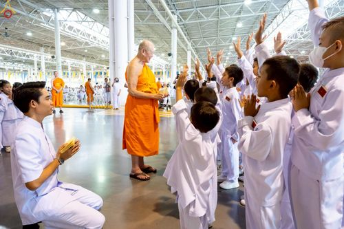 ภาพ No.236166:วันที่ 3 สิงหาคม พ.ศ. 2568 พิธีมุทิตาสักการะพระภิกษุ ผู้สอบได้เปรียญธรรม 9 ประโยค ระดับโลก ปีที่ 37, พิธีมอบโล่และทุนการศึกษา สำนักเรียนบาลีดีเด่นทั่วประเทศ ณ ห้องแก้วสารพัดนึก 1 วัดพระธรรมกาย