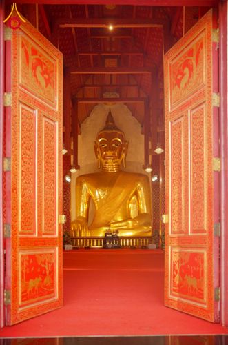 ภาพ No.275813:วันพุธที่ 3 ธันวาคม พ.ศ. 2568 พิธีบรรพชาอุปสมบท โครงการอุปสมบทบูชาธรรมมหาปูชนียาจารย์ ศูนย์อบรม : ศูนย์ส่งเสริมศีลธรรม จ.พะเยา ณ โบราณสถานพระธาตุจอมทอง และ โบสถ์กลางน้ำ วัดพระธาตุศรีโคมคำ อำเภอเมือง จังหวัดพะเยา