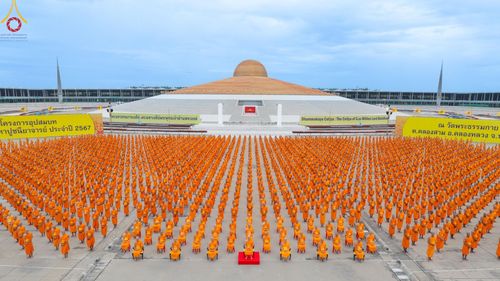 ภาพ No.182086:พระธรรมทายาทร่วมปฎิบัติธรรม รับฟังโอวาทจากหลวงพ่อทัตตชีโว และถ่ายภาพหมู่ประวัติศาสตร์ ณ ลานธรรมพระมหาธรรมกายเจดีย์  วัดพระธรรมกาย ในโครงการอุปสมบท บูชาธรรมมหาปูชนียาจารย์ วันที่ 13 ธันวาคม พ.ศ. 2567
