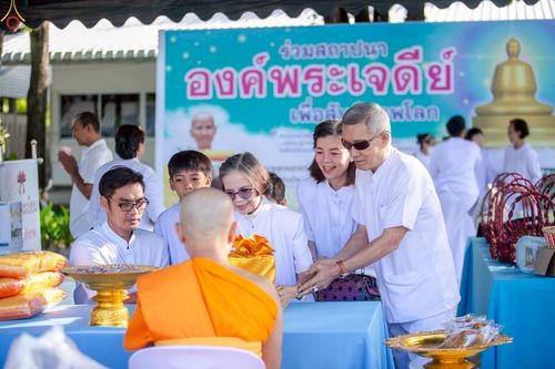 ภาพ No.241253:วันอาทิตย์ที่ 24 สิงหาคม พ.ศ.2568 พิธีปฐมผ้าป่าสถาปนาองค์พระเจดีย์เพื่อสร้างสันติภาพโลก พิธีไถ่ชีวิตโค สร้างมหากุศลด้วยการให้ชีวิตสัตว์เป็นทาน ณ ศูนย์ปฏิบัติธรรมสระบุรี อ.พระพุทธบาท จ.สระบุรี