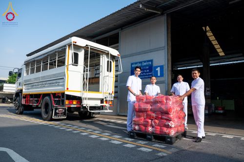 ภาพ No.159348:วัดพระธรรมกาย มูลนิธิธรรมกาย คณะศิษยานุศิษย์ฯ มอบถุงยังชีพ ข้าวสารอาหารแห้ง สมทบศูนย์รับบริจาคช่วยเหลือ ผู้ประสบภัยภาคเหนือ จังหวัดปทุมธานี มอบชุดอาหารปรุงสุกใหม่ ส่งแรงใจแก่เจ้าหน้าที่ผู้ปฏิบัติงาน และจิตอาสา วันที่ 27 กันยายน พ.ศ. 2567