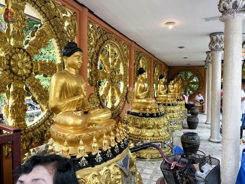 ภาพ No.162459:โครงการกฐินสามัคคีทั่วไทย 30,000 วัด  บูชาธรรม 80 ปี หลวงพ่อธัมมชโย  โดย คณะศิษยานุศิษย์วัดพระธรรมกาย ณ วัดสุวรรณประสิทธิ์ แขวงคลองกุ่ม เขตบึงกุ่ม กรุงเทพมหานคร วันศุกร์ที่ 18 ตุลาคม พ.ศ. 2567