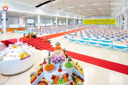 ภาพ No.215252:วันอาทิตย์ต้นเดือนที่ 6 เมษายน พ.ศ. 2568 พิธีบูชาข้าวพระ สภาธรรมกายสากล วัดพระธรรมกาย