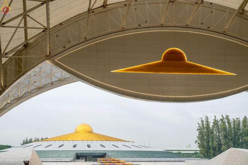 ภาพ No.243429:วันที่ 7 กันยายน พ.ศ. 2568 พิธีตักบาตร ข้าวสารอาหารแห้ง ในวันครูผู้ค้นพบวิชชาธรรมกาย ณ บ้านแก้วเรือนทองคุณยายฯ สภาธรรมกายสากล วัดพระธรรมกาย