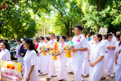 ภาพ No.173453:พิธีทอดกฐิน ณ วัดเขาบายศรี จ.ชลบุรี ในโครงการกฐินสามัคคีทั่วไทย 30,000 วัด บูชาธรรม 80 ปี หลวงพ่อธัมมชโย โดยคณะศิษยานุศิษย์วัดพระธรรมกาย วันที่ 1 พฤศจิกายน พ.ศ. 2567