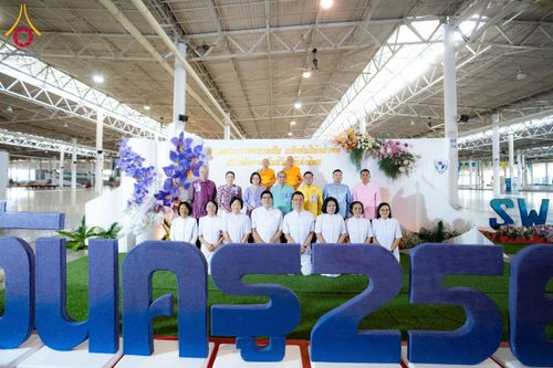 ภาพ No.195997:ผู้ว่าปทุมฯ เปิดงานวันครู ครั้งที่ 69 พ.ศ. 2568 จังหวัดปทุมธานี “เรียนดี มีความสุข : ครูไทยร่วมใจปฏิวัติการศึกษา เด็กฉลาดคิด ฉลาดทำ” ณ วัดพระธรรมกาย - รวมใจระลึกถึงพระคุณบูรพาจารย์ ยกย่องเชิดชูเกียรติผู้ประกอบวิชาชีพทางการศึกษาที่ประกอบคุณงามความดี 