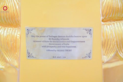 ภาพ No.213364:วันที่ 26 มีนาคม พ.ศ. 2568 วัดพระธรรมกายและมูลนิธิธรรมกาย มอบพระธรรมกายบรรจุพระธาตุแก่รัฐมนตรีว่าการกระทรวงยุติธรรมฯ ประเทศอินเดีย