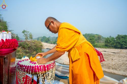 ภาพ No.139295:Photo Story  มหัศจรรย์วัดดงดินแดง Episode 7 พระภิกษุ-สามเณร ในโครงการบรรพชาอุปสมบทหมู่  กว่า 500 รูป ศีลจาริณีและสาธุชนกว่า 500 คน ร่วมพิธีบูชาข้าวพระ วัดดงดินแดง ต.ม่อนจอง อ.อมก๋อย จ.เชียงใหม่ วันอาทิตย์ที่ 7 เมษายน พ.ศ.2567