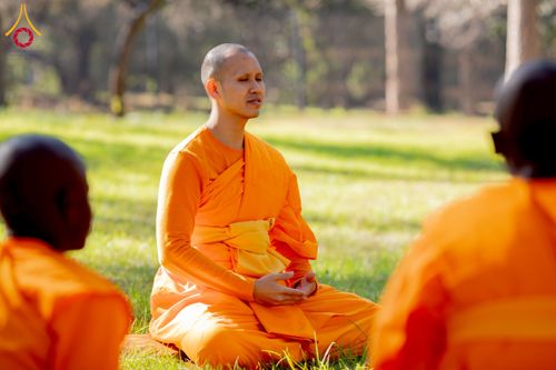 ภาพ No.232950:วันอาทิตย์ 29 มิถุนายน พ.ศ. 2568 กิจกรรมอบรมธรรมทายาทแอฟริกาใต้  ปฏิบัติธรรมสร้างสันติสุขภายใน แสงแห่งพุทธธรรมสู่แผ่นดินแอฟริกาใต้ ณ บริเวณหน้าวัดพระธรรมกายโจฮันเนสเบิร์ก