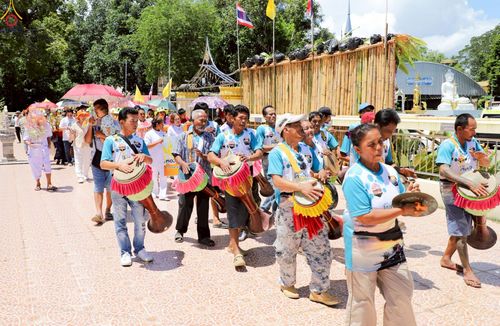 ภาพ No.253251:วันที่ 12 ตุลาคม พ.ศ. 2568 พิธีทอดกฐินสามัคคีทั่วไทย 30,000 วัด โดยคณะศิษยานุศิษย์ บูชาธรรม 81 ปี หลวงพ่อธัมมชโย ณ วัดชลธีพฤกษาราม ต.ปากตะโก อ.ทุ่งตะโก จ.ชุมพร