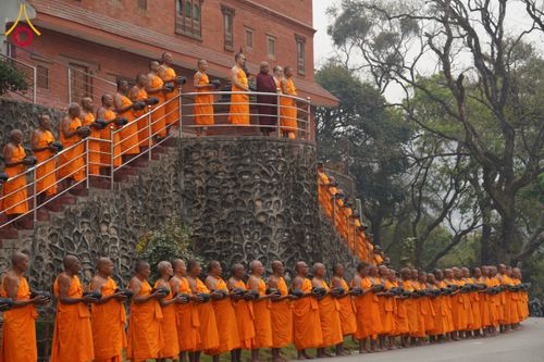 ภาพ No.132488:สามเณรเนปาล บิณฑบาต ย่านทาเมล เมืองกาฐมาณฑุ และเมืองปาฏัน ในโครงการบรรพชา 1,250 รูป ประเทศเนปาล วันที่ 20 มีนาคม พ.ศ. 2567