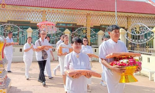 ภาพ No.256388:วันที่ 12 ตุลาคม พ.ศ. 2568 พิธีทอดกฐินสามัคคีทั่วไทย 30,000 วัด โดยคณะศิษยานุศิษย์ บูชาธรรม 81 ปี หลวงพ่อธัมมชโย ณ วัดราษฎร์บูรณะ(บางปลา) อ.บางพลี จ.สมุทรปราการ